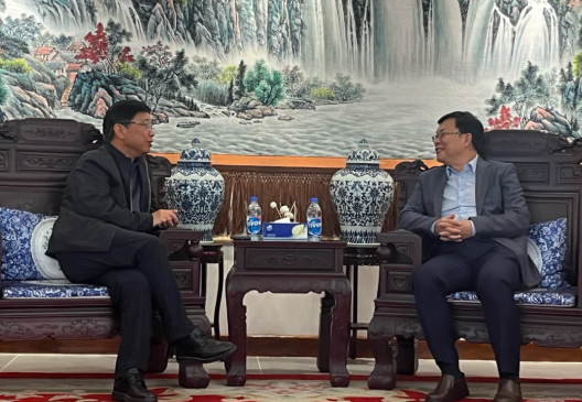 九洲酷游资源王平卫董事长拜会周鼎大使